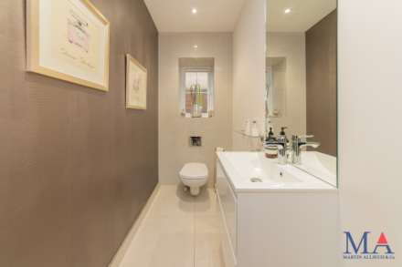 Red Road, Borehamwood, Image 32