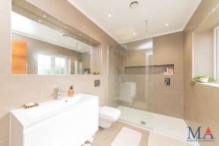 Red Road, Borehamwood, Image 33