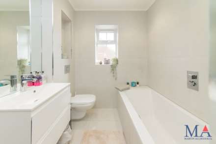 Red Road, Borehamwood, Image 35