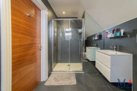 Red Road, Borehamwood, Image 37