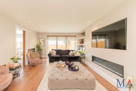 Red Road, Borehamwood, Image 4