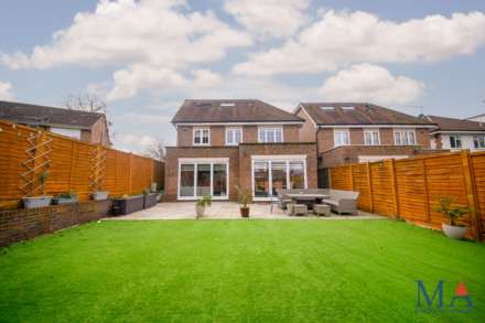 Red Road, Borehamwood, Image 40