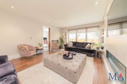 Red Road, Borehamwood, Image 5