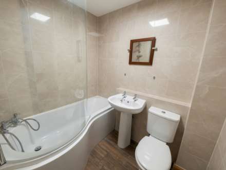 Kelly Court, Borehamwood, Image 7