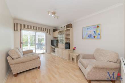 Clare Close, Elstree, Image 10