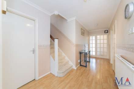 Clare Close, Elstree, Image 12