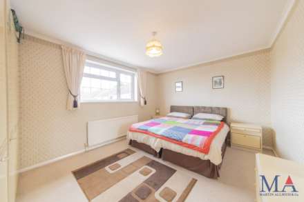 Clare Close, Elstree, Image 13