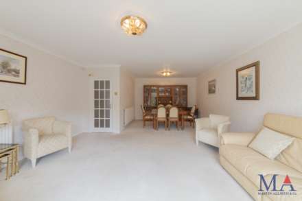 Clare Close, Elstree, Image 2