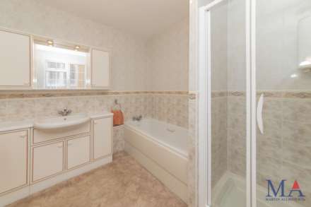 Clare Close, Elstree, Image 24