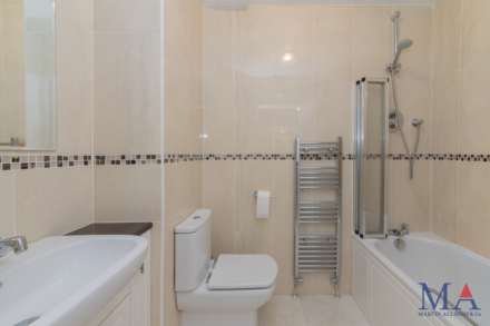 Clare Close, Elstree, Image 25