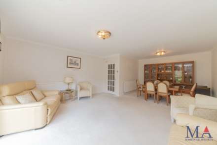 Clare Close, Elstree, Image 4