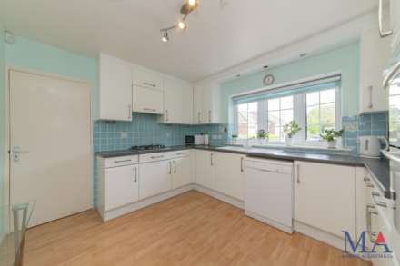 Clare Close, Elstree, Image 6