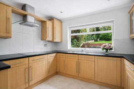 Craigweil Avenue, Radlett, Image 3