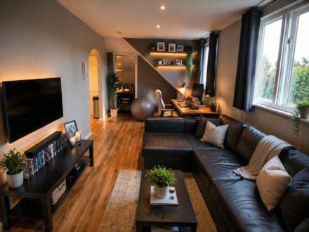 Everett Court, Radlett, Image 3