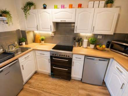 Everett Court, Radlett, Image 4