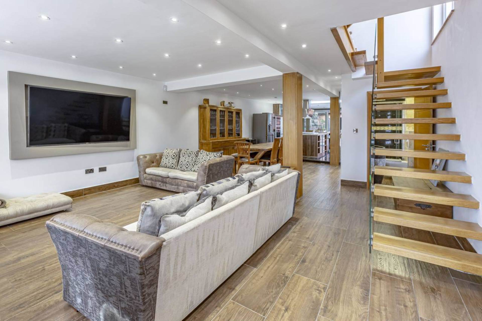 Dollis Hill Lane, London, Image 2