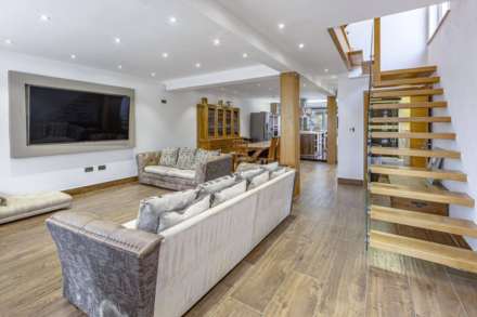 Dollis Hill Lane, London, Image 2