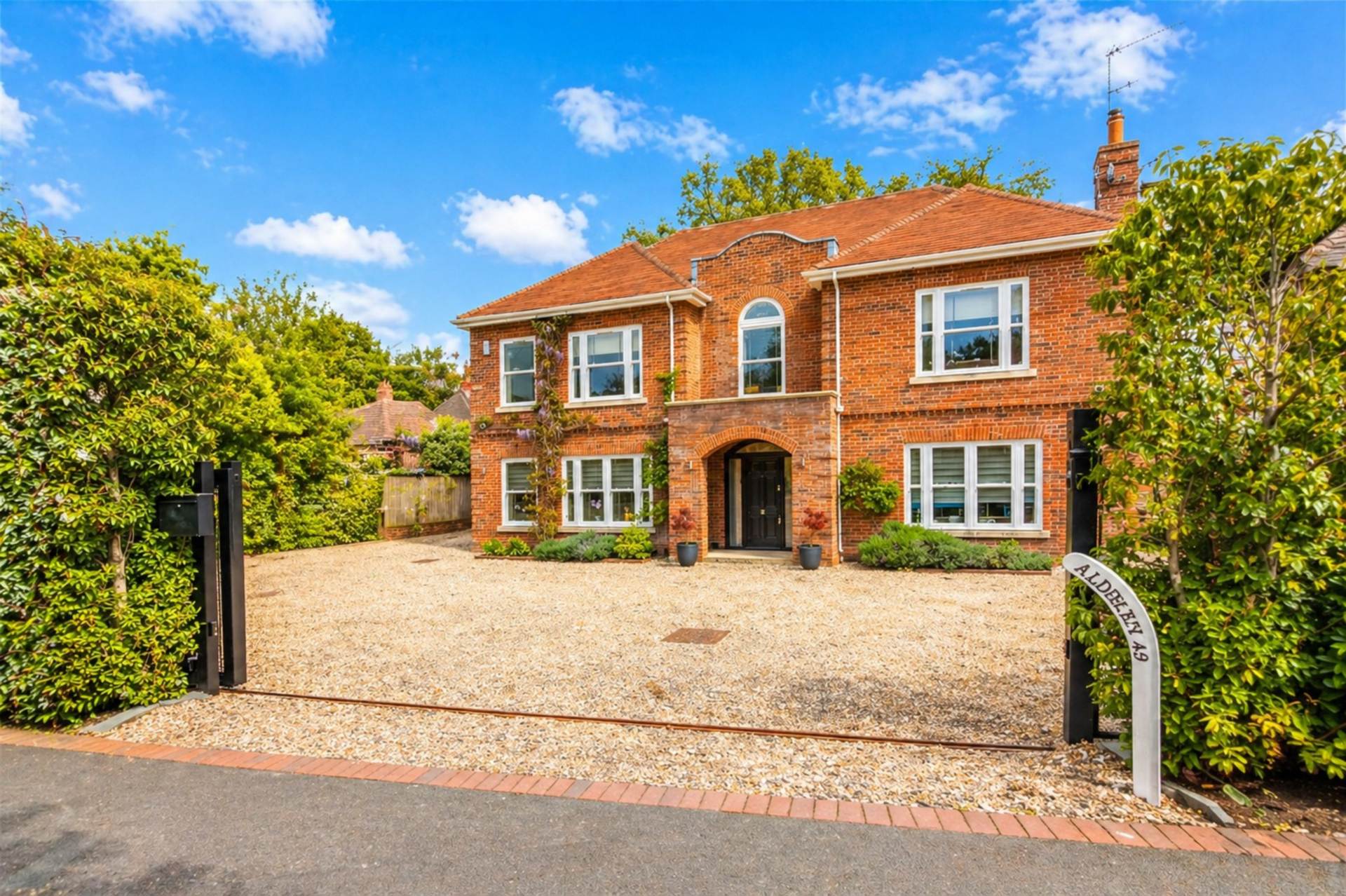 Aldenham Avenue, Radlett, Image 1