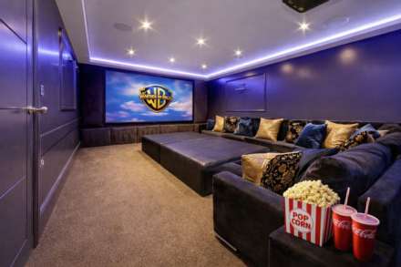 The Stables, Elstree, Image 1