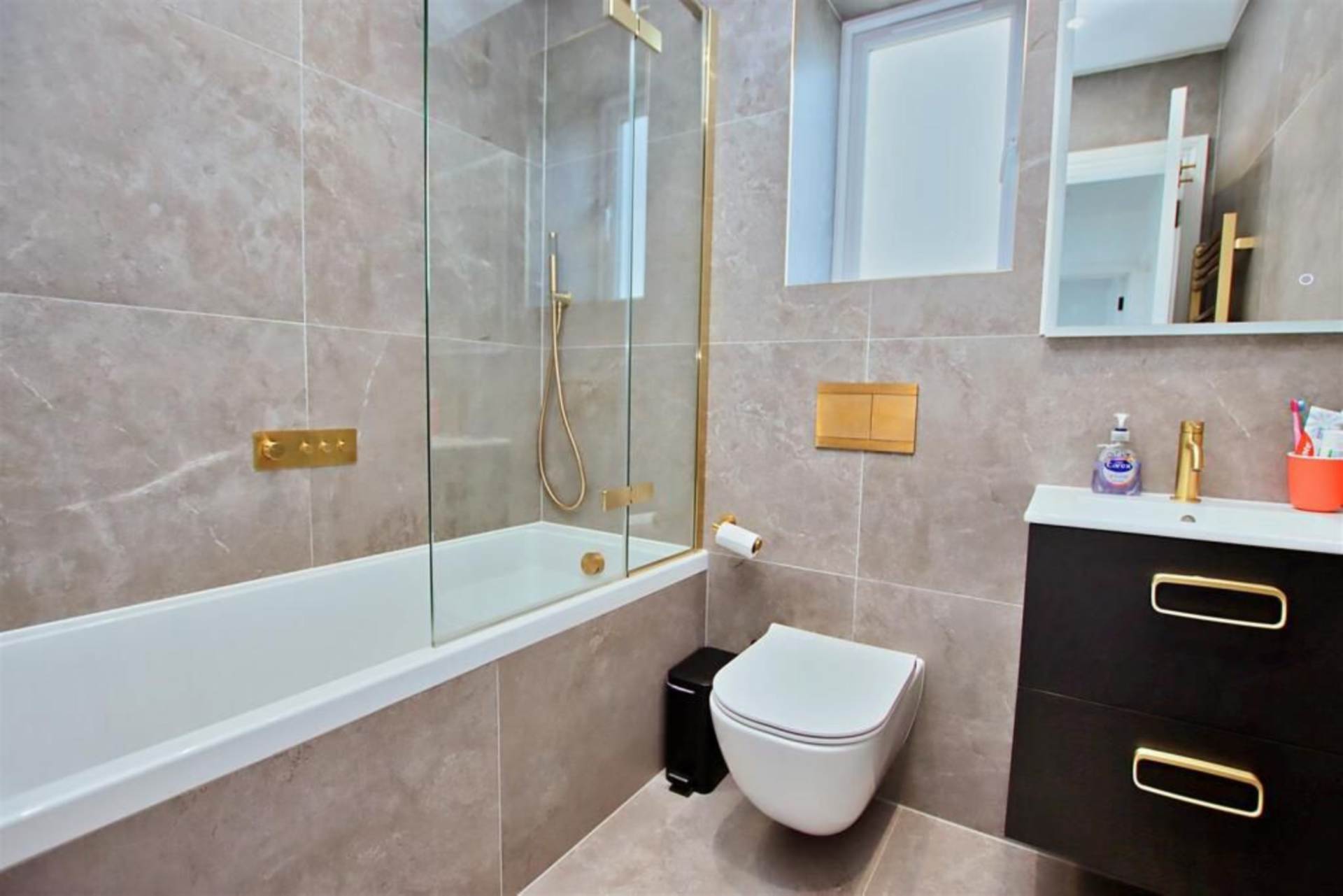 Bullhead Road, Borehamwood, Image 13