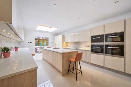 Deacons Hill Road, Elstree