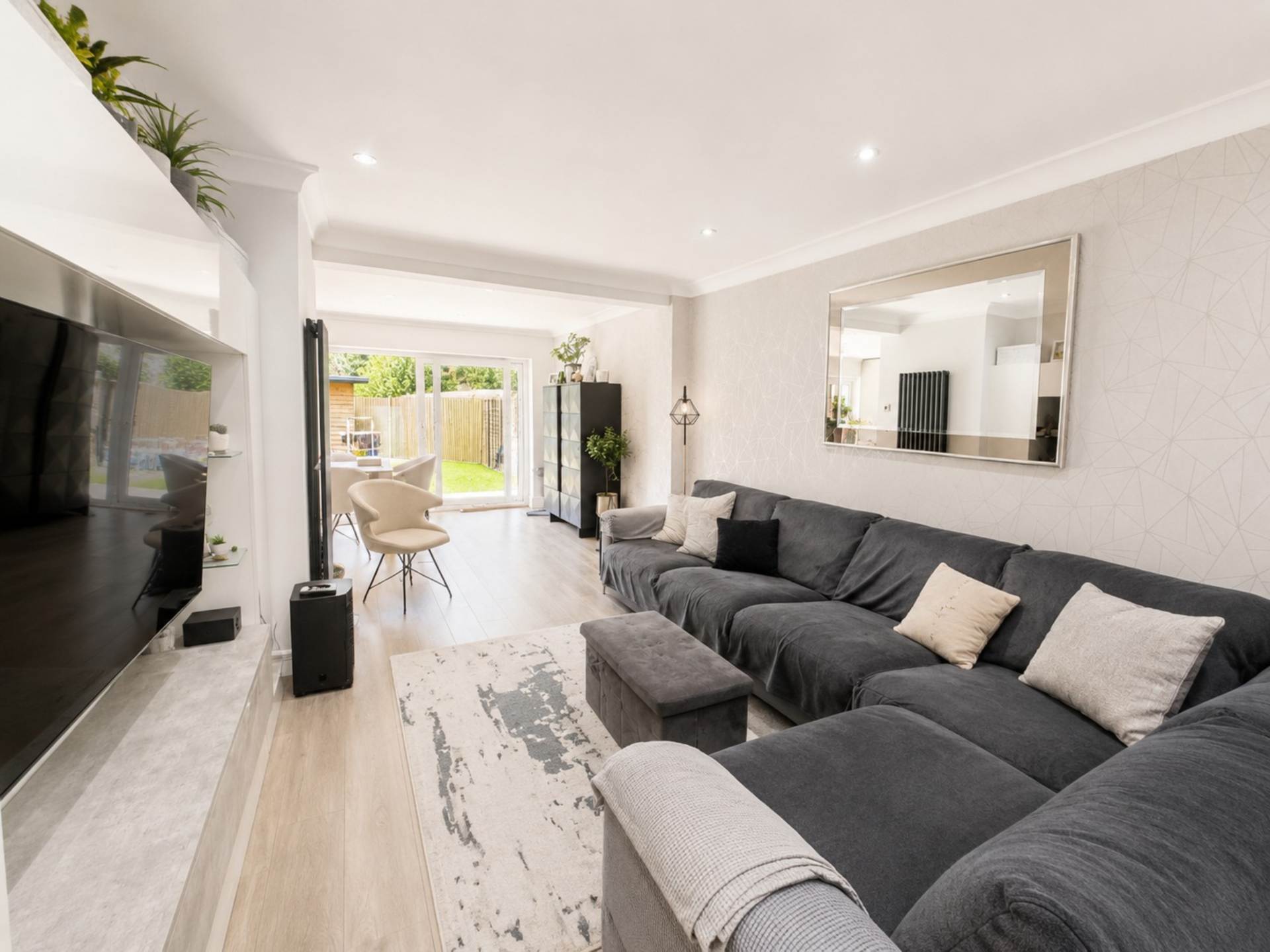 Mildred Avenue, Borehamwood, Image 6