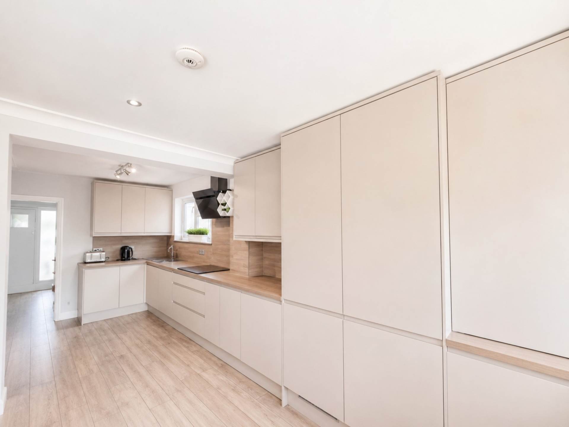 Mildred Avenue, Borehamwood, Image 8