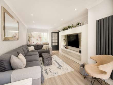 Mildred Avenue, Borehamwood, Image 1