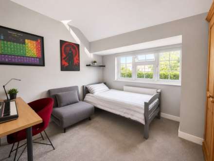 Mildred Avenue, Borehamwood, Image 9