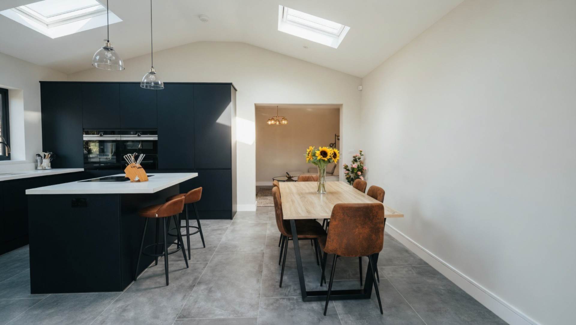 Sturgess Avenue, London, Image 3