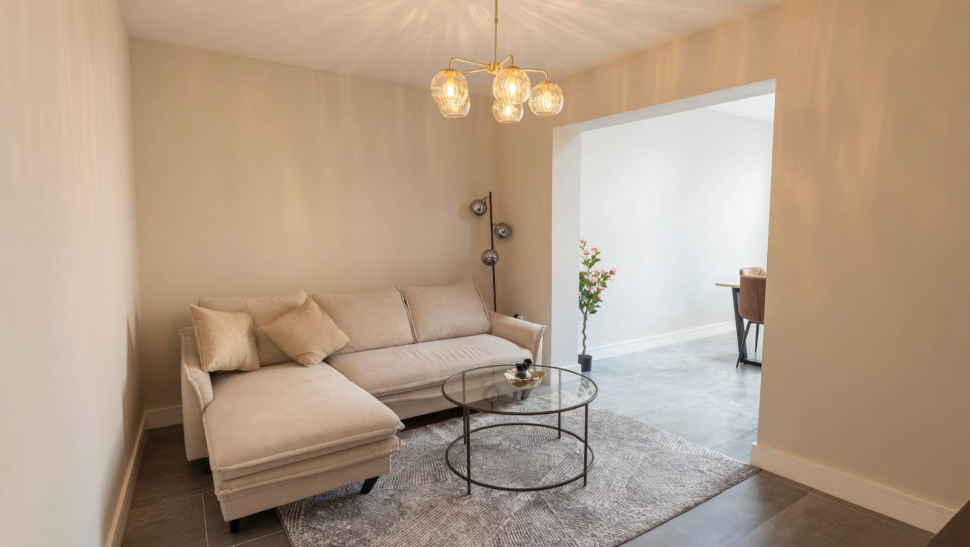 Sturgess Avenue, London, Image 5