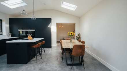 Sturgess Avenue, London, Image 3