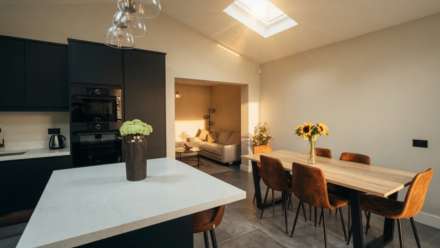 Sturgess Avenue, London, Image 4