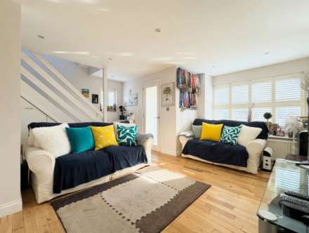 Bradbury Close, Borehamwood, Image 2