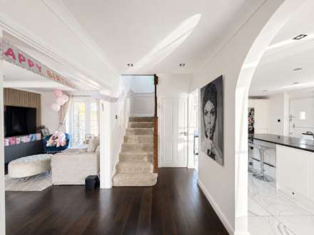 Deacons Hill Road, Elstree, Image 14