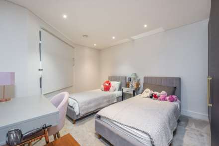 Flower Lane, Mill Hill, Image 8
