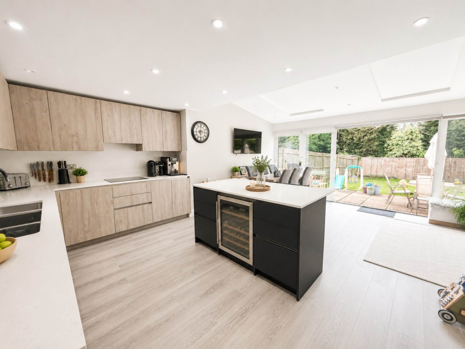 Gables Avenue, Borehamwood, Image 1