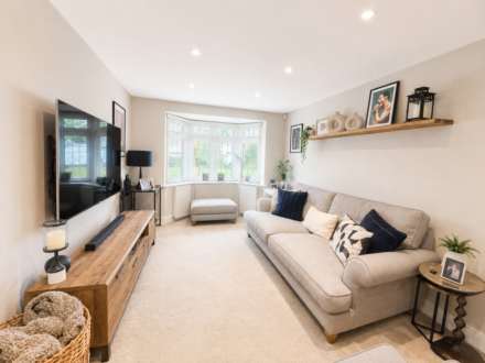 Gables Avenue, Borehamwood, Image 2