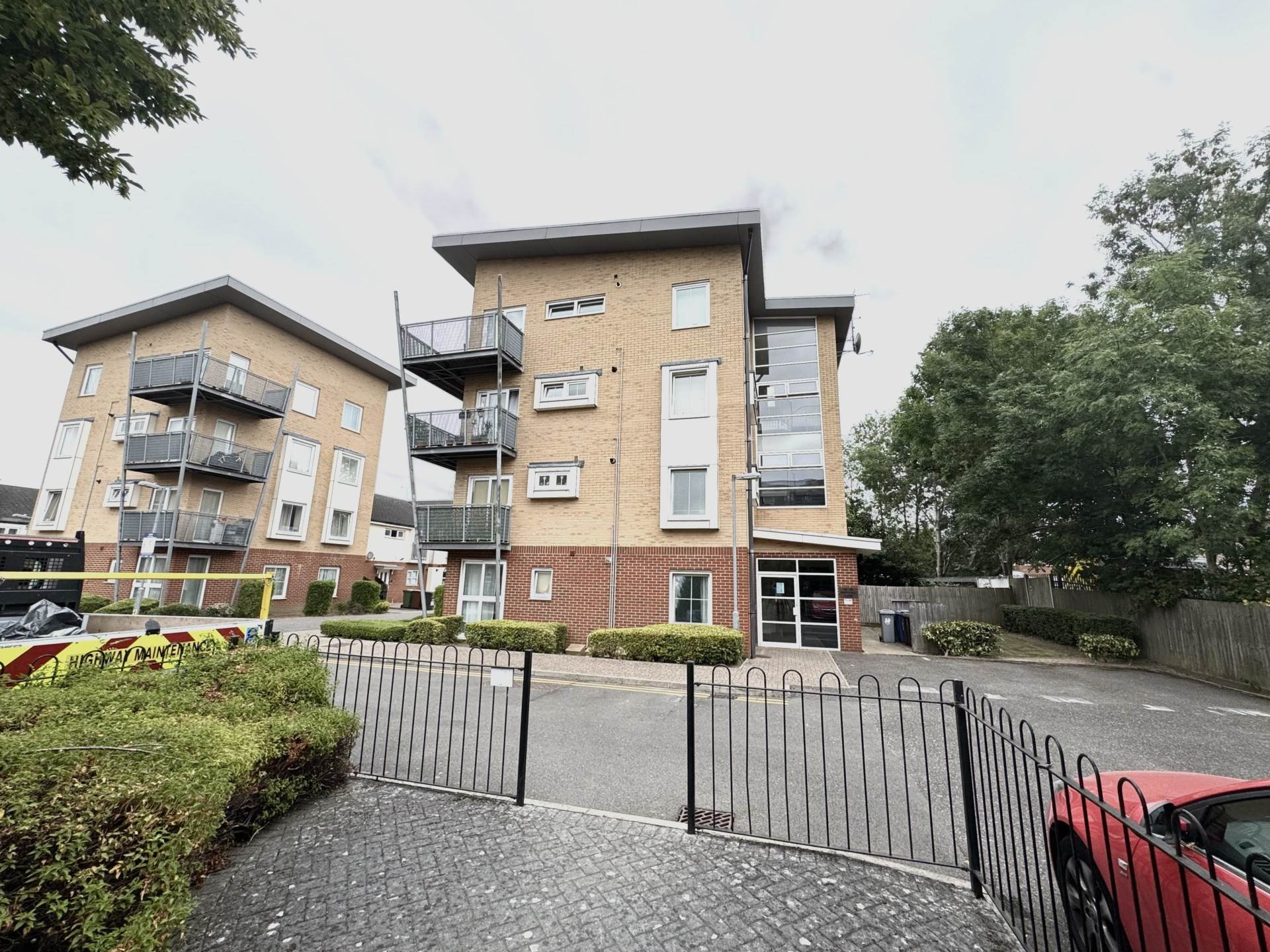 Whitehall Close, Borehamwood, Image 7