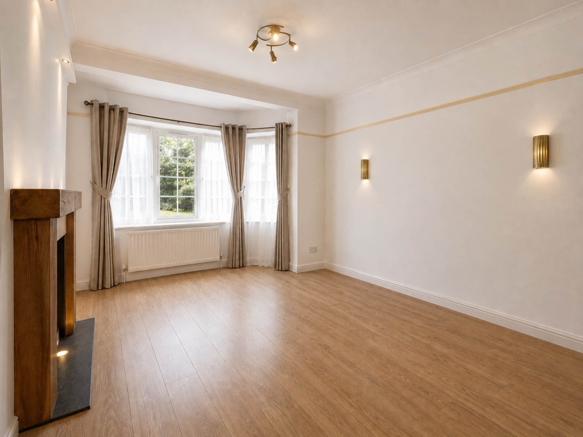 Hollywood Court, Elstree, Image 3