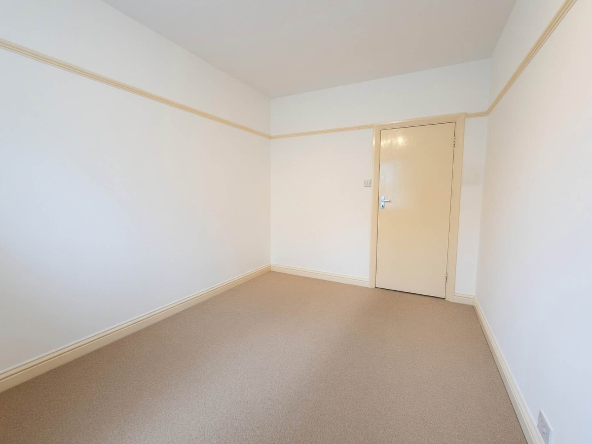 Hollywood Court, Elstree, Image 5