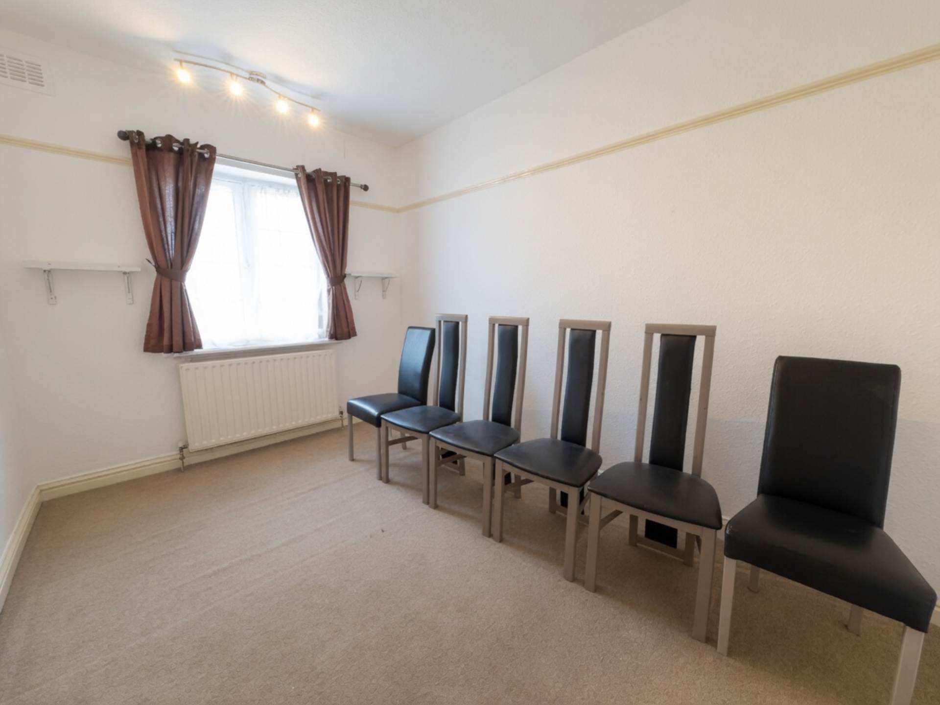 Hollywood Court, Elstree, Image 6