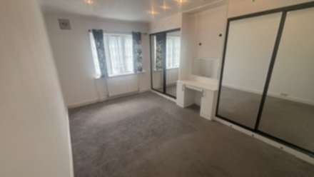 Hollywood Court, Elstree, Image 9