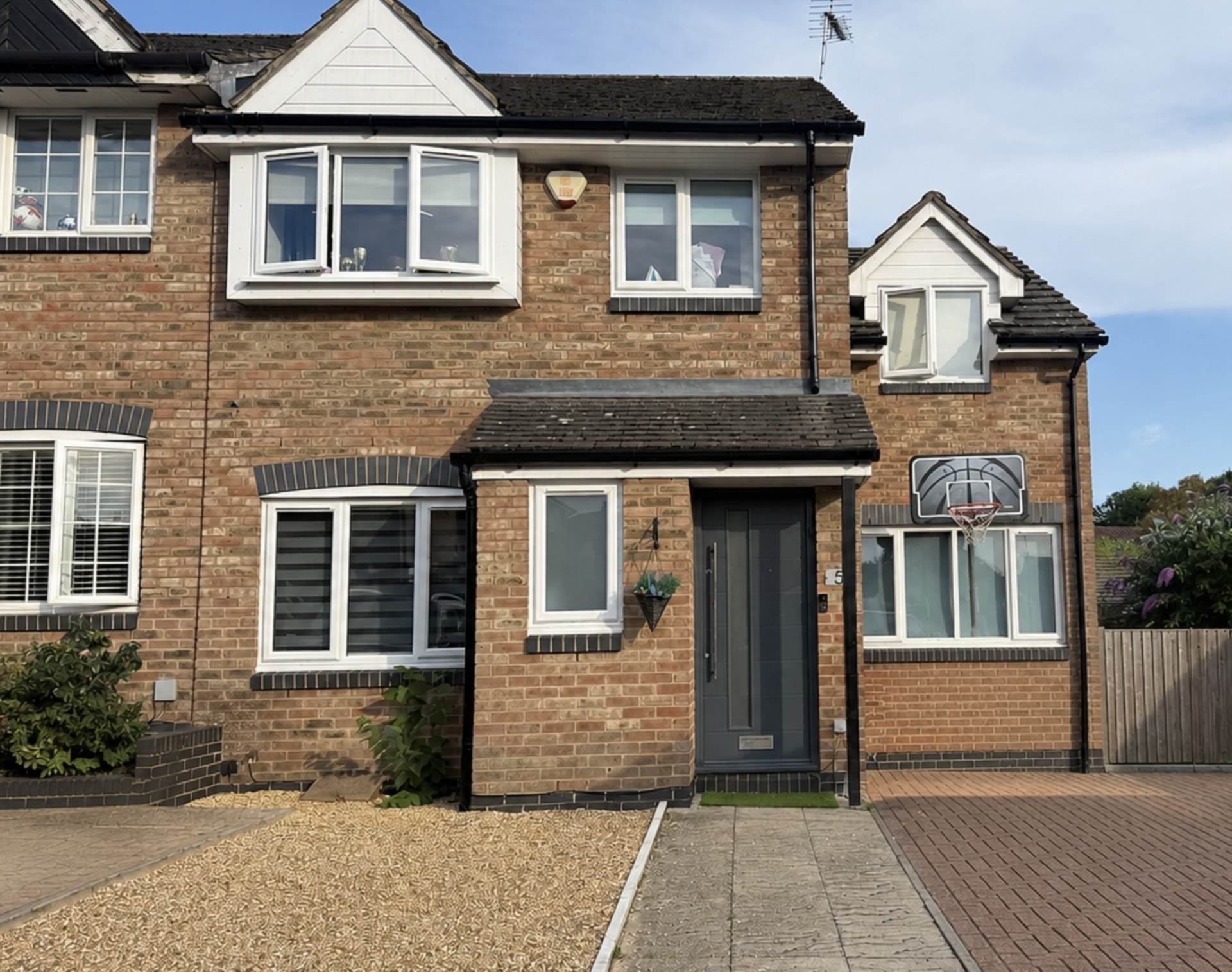 Robeson Way, Borehamwood, Image 1