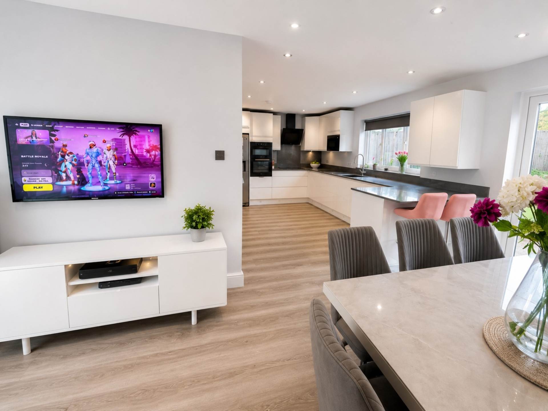 Robeson Way, Borehamwood, Image 5