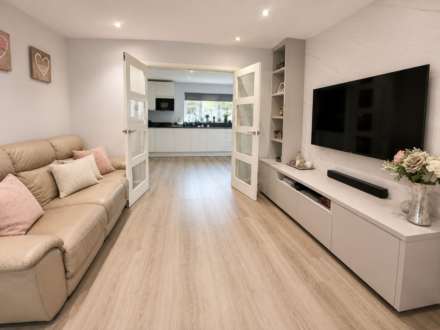 Robeson Way, Borehamwood, Image 2