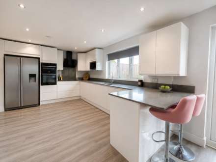 Robeson Way, Borehamwood, Image 4