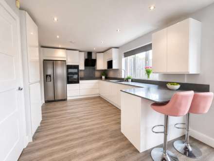 Robeson Way, Borehamwood, Image 6