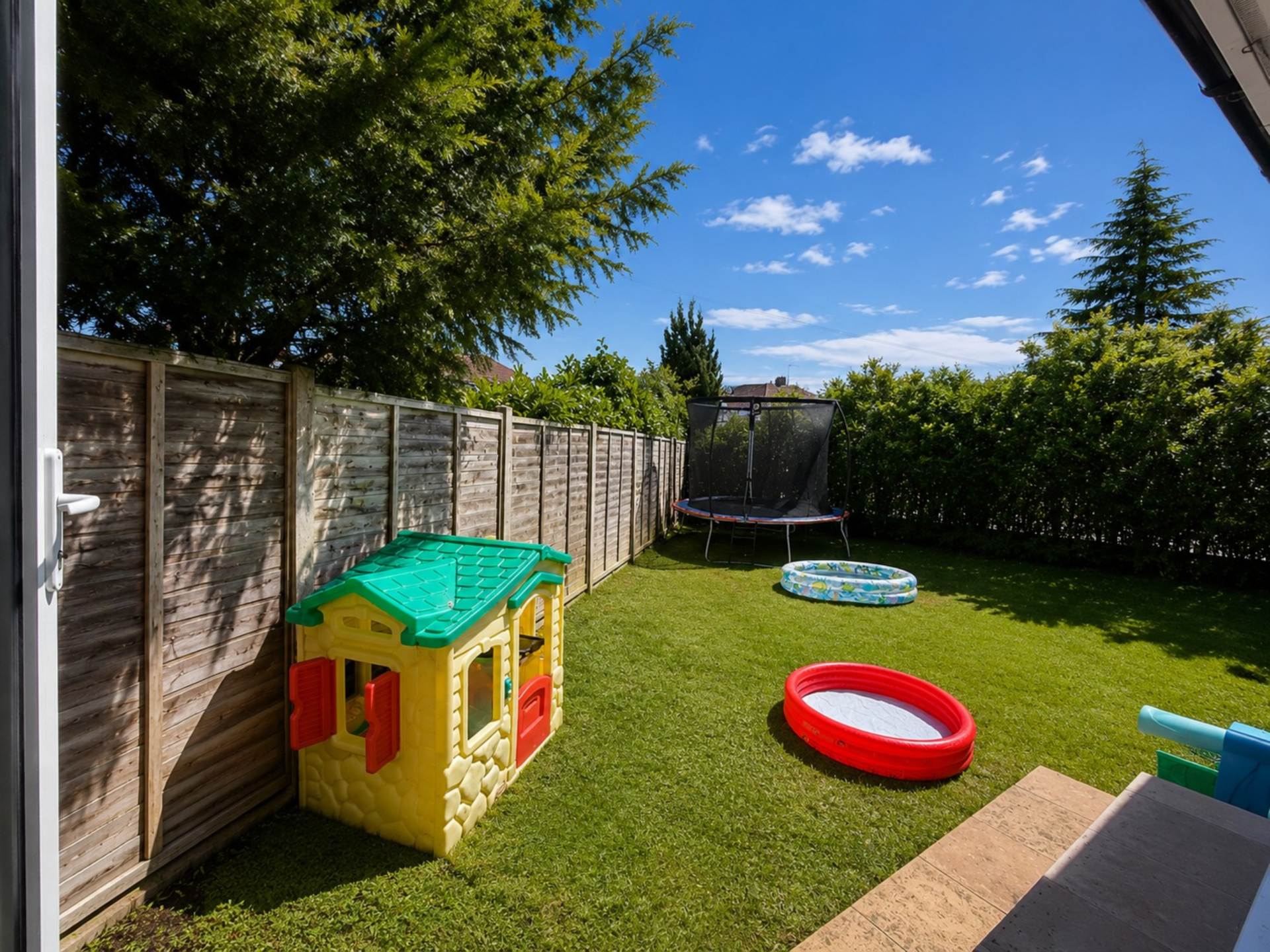 Mildred Avenue, Borehamwood, Image 11