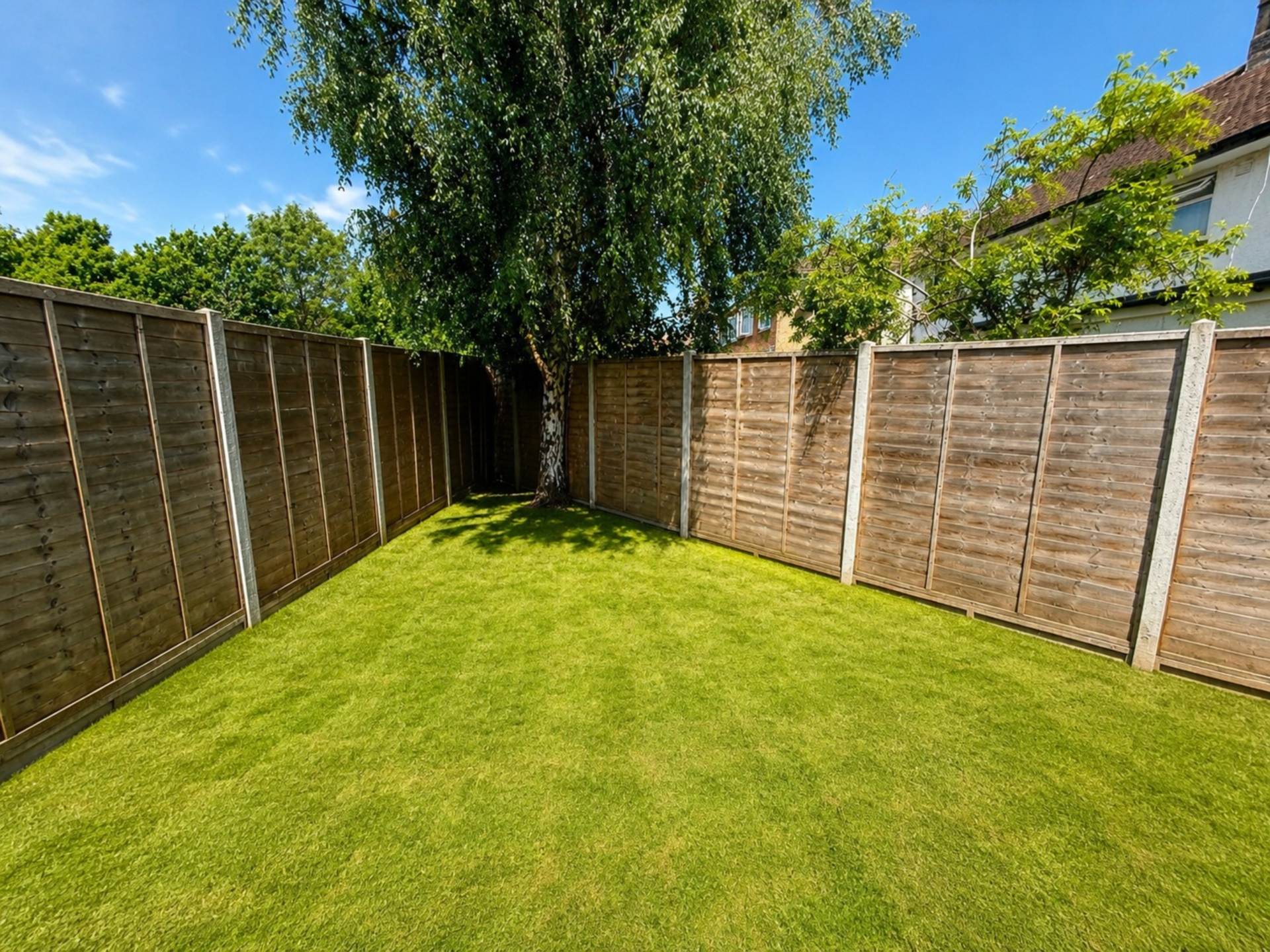 Mildred Avenue, Borehamwood, Image 2